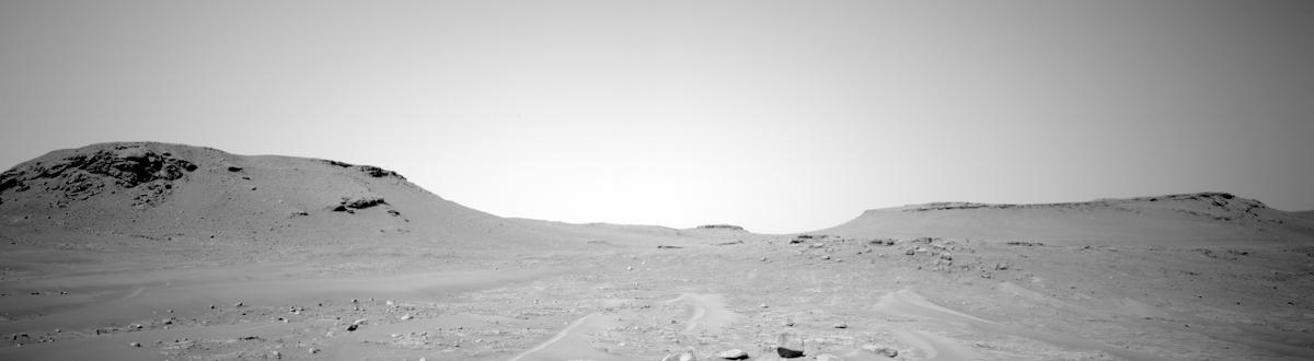 This image was taken by NAVCAM_LEFT onboard NASA's Mars rover Perseverance on Sol 570