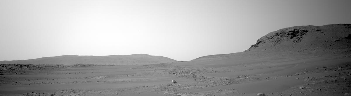 This image was taken by NAVCAM_LEFT onboard NASA's Mars rover Perseverance on Sol 572