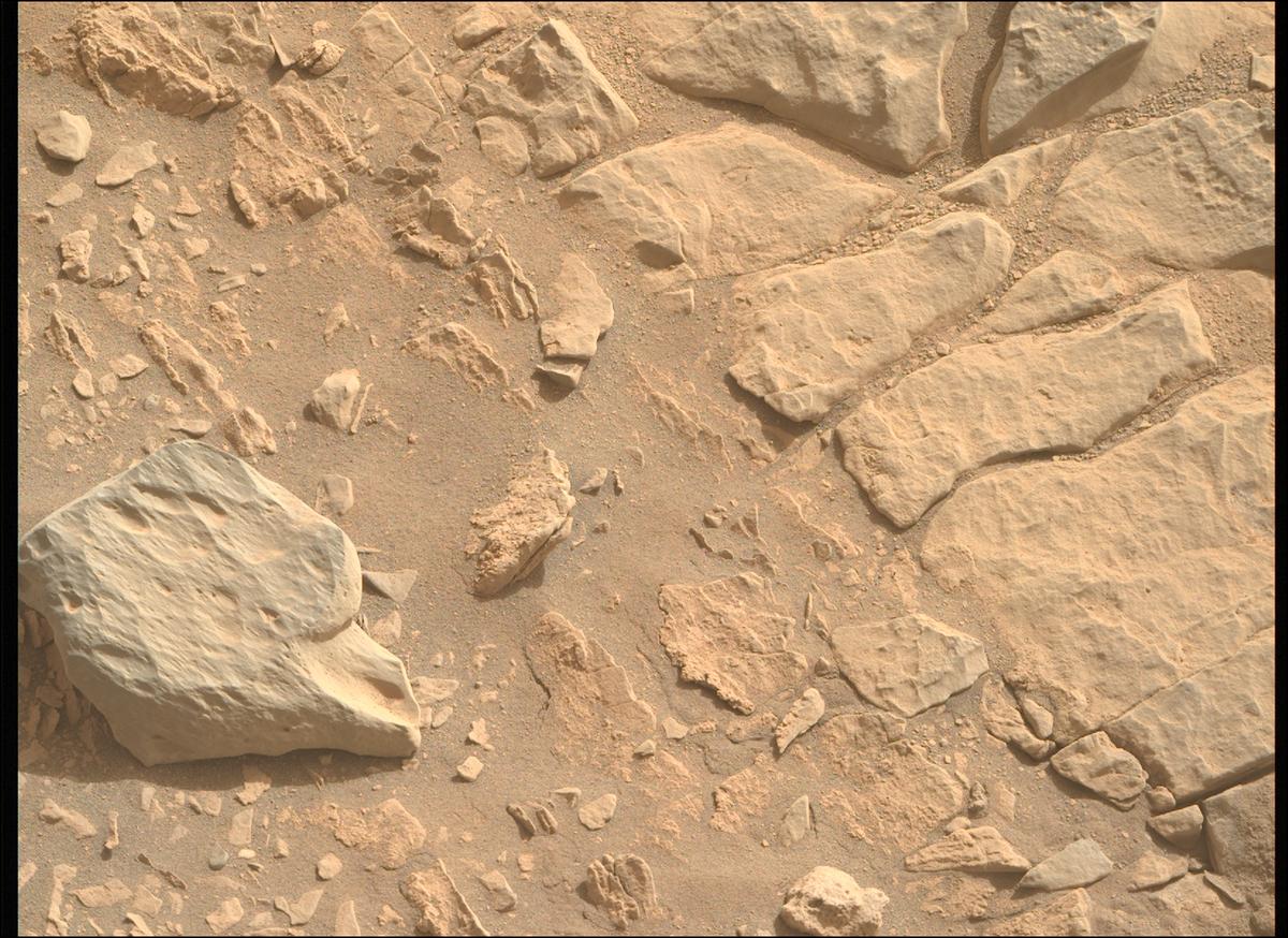 This image was taken by MCZ_RIGHT onboard NASA's Mars rover Perseverance on Sol 572