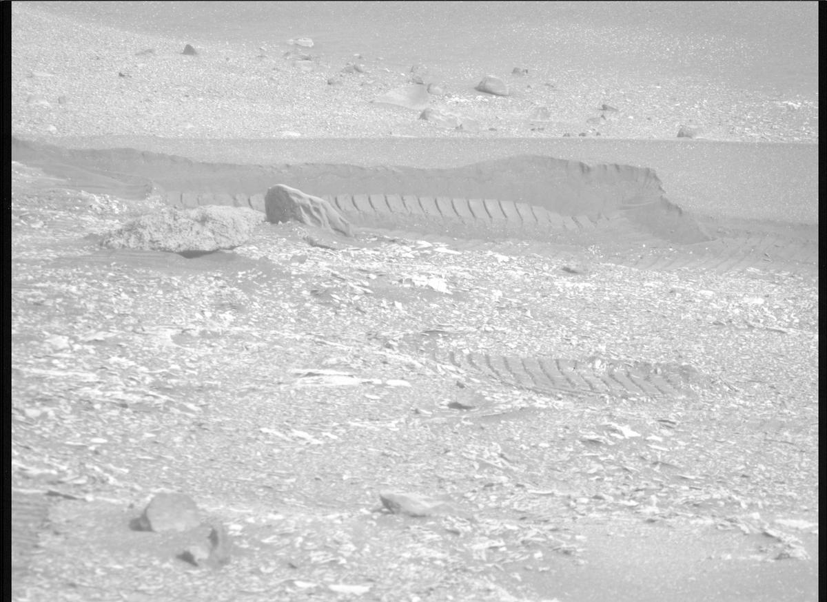 This image was taken by MCZ_RIGHT onboard NASA's Mars rover Perseverance on Sol 572