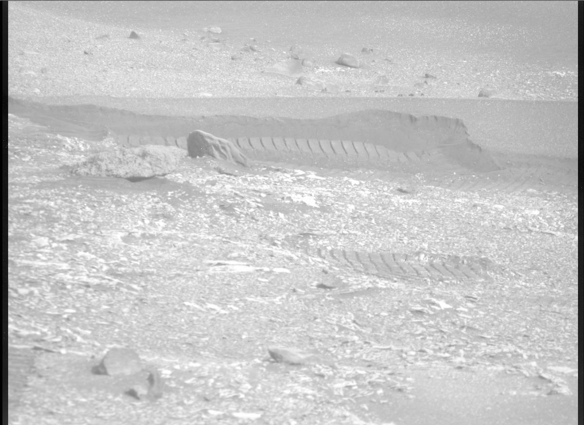 This image was taken by MCZ_RIGHT onboard NASA's Mars rover Perseverance on Sol 572