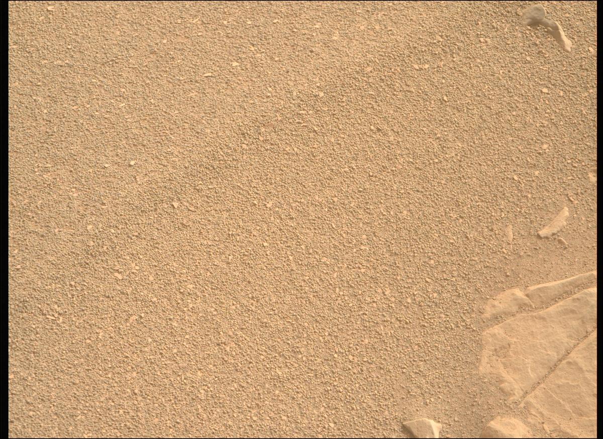 This image was taken by MCZ_RIGHT onboard NASA's Mars rover Perseverance on Sol 573