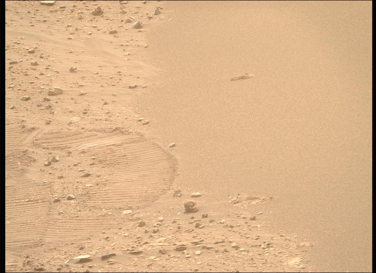 This image was taken by MCZ_RIGHT onboard NASA's Mars rover Perseverance on Sol 582