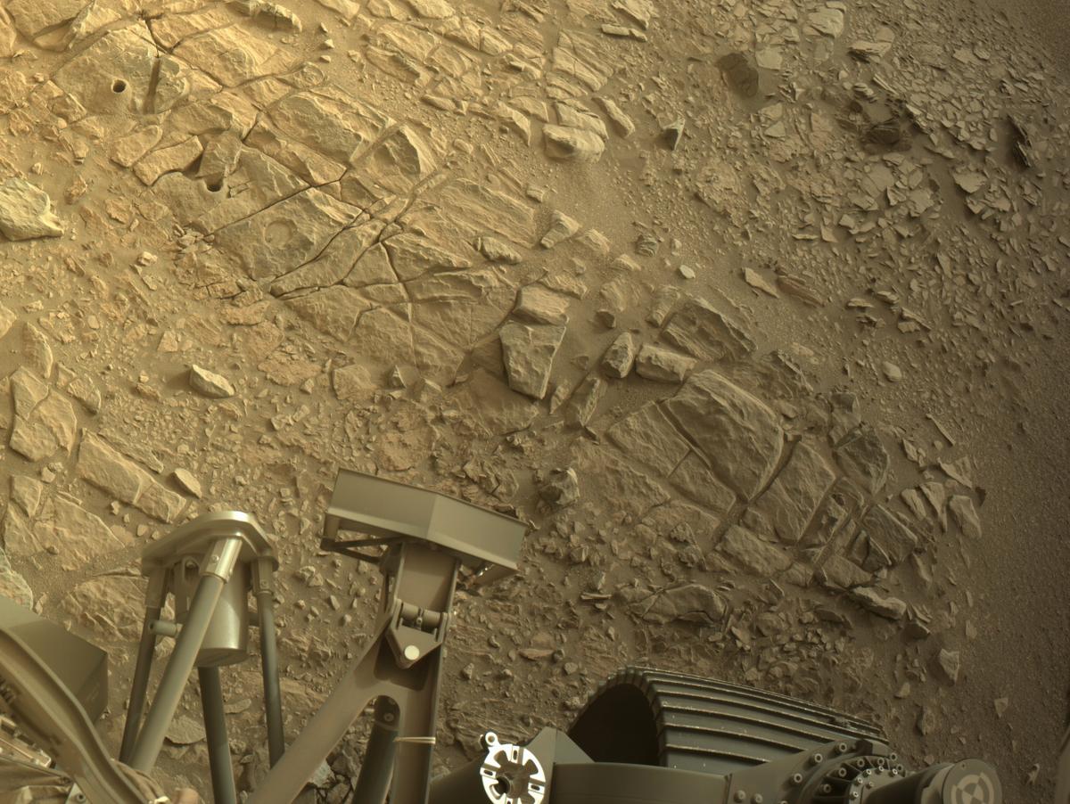 This image was taken by NAVCAM_LEFT onboard NASA's Mars rover Perseverance on Sol 586