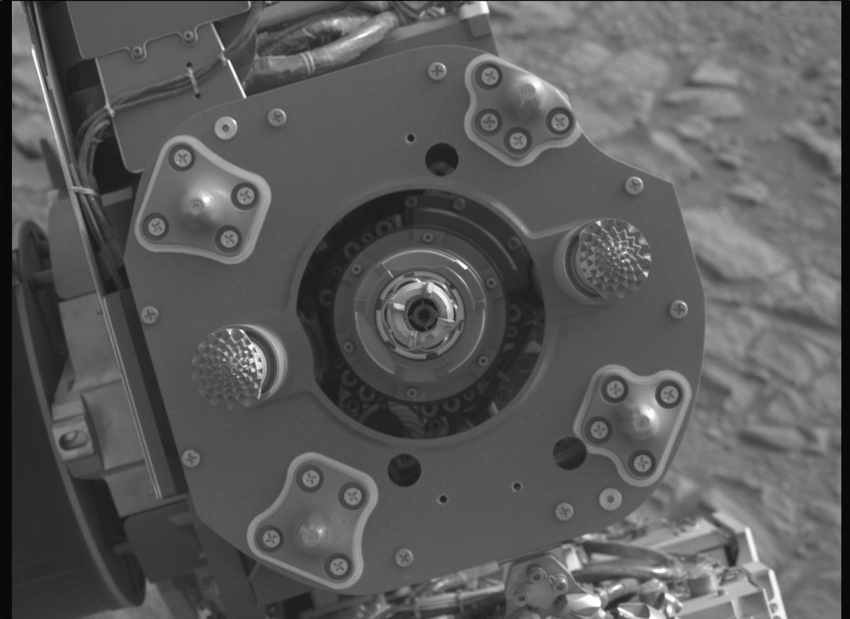 This image was taken by MCZ_LEFT onboard NASA's Mars rover Perseverance on Sol 586