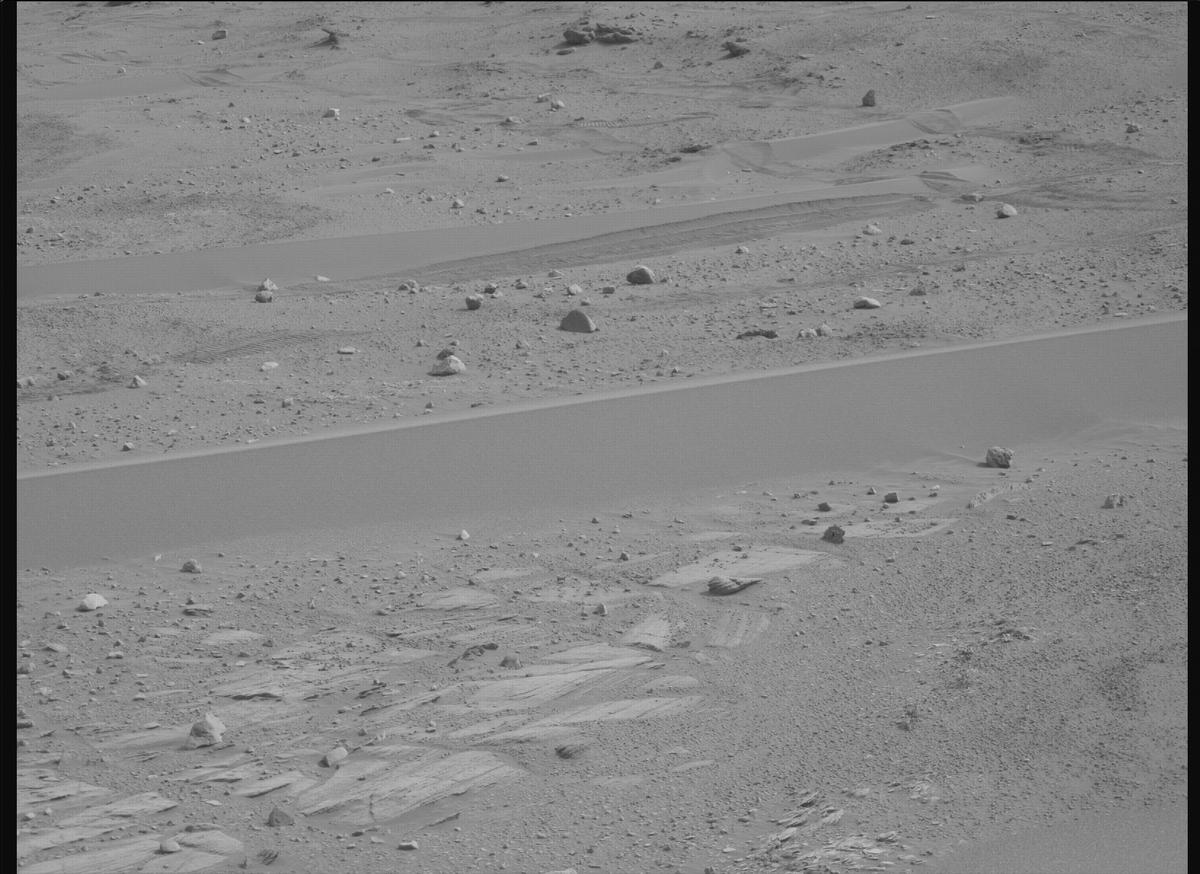 This image was taken by MCZ_RIGHT onboard NASA's Mars rover Perseverance on Sol 586