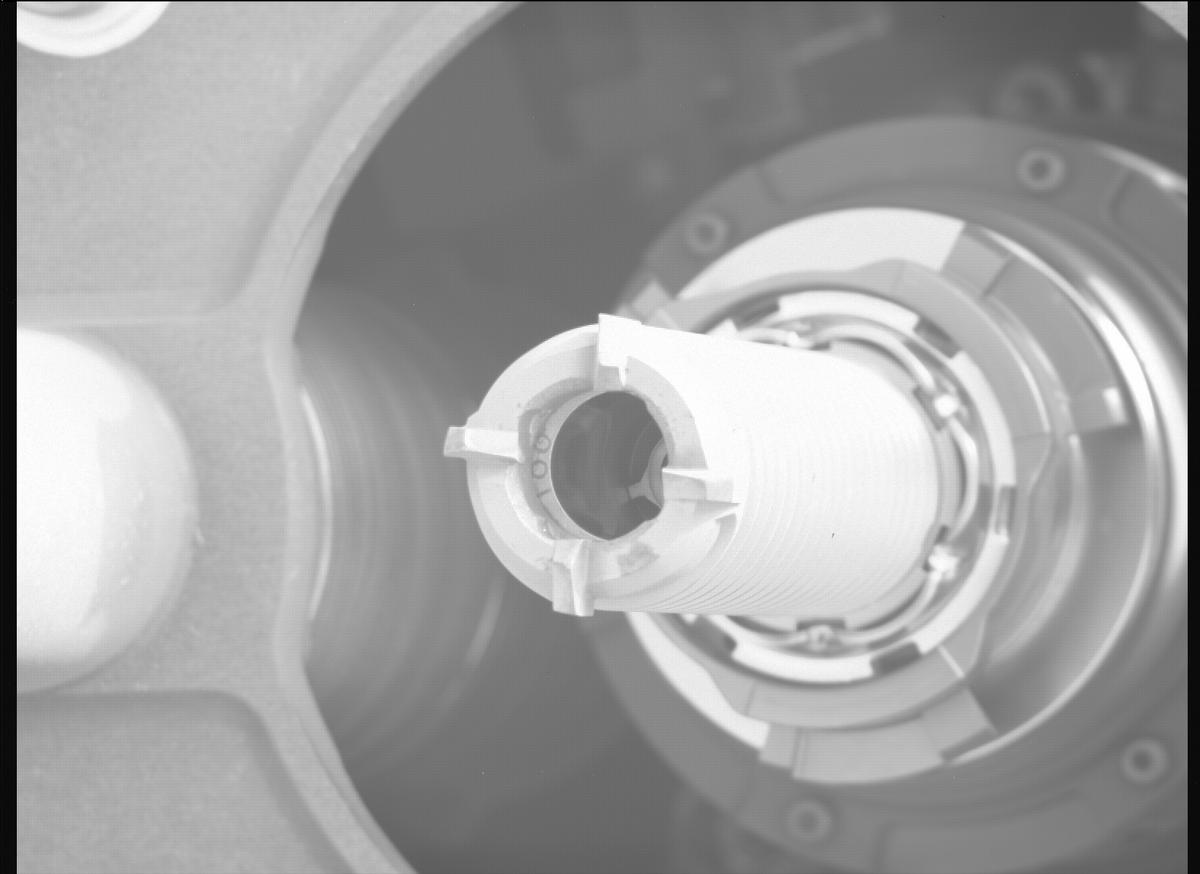 This image was taken by MCZ_RIGHT onboard NASA's Mars rover Perseverance on Sol 586