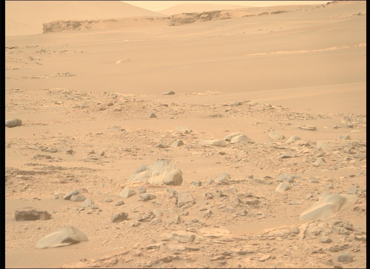 This image was taken by MCZ_RIGHT onboard NASA's Mars rover Perseverance on Sol 588