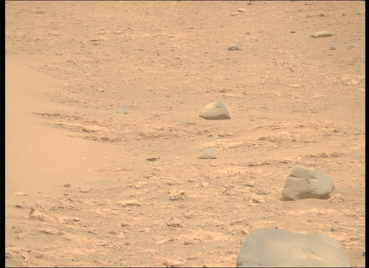 This image was taken by MCZ_RIGHT onboard NASA's Mars rover Perseverance on Sol 588