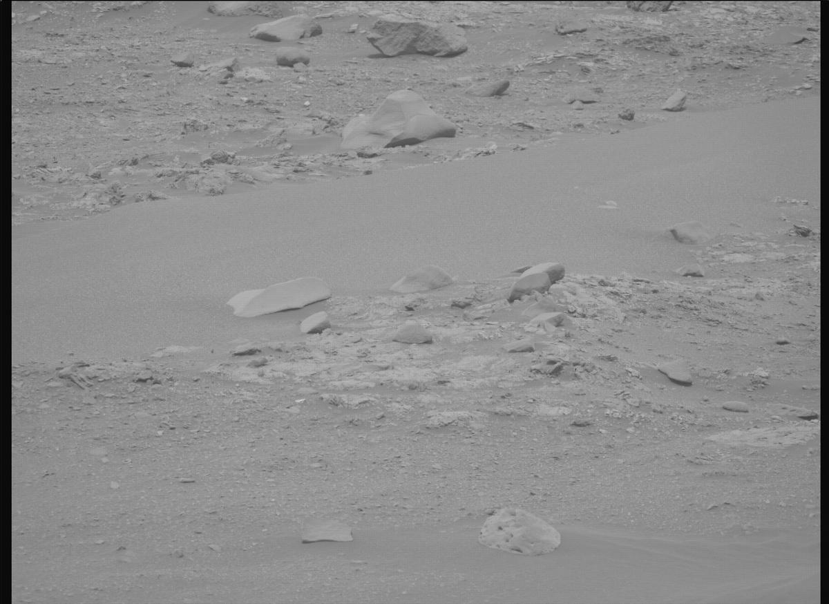 This image was taken by MCZ_RIGHT onboard NASA's Mars rover Perseverance on Sol 588