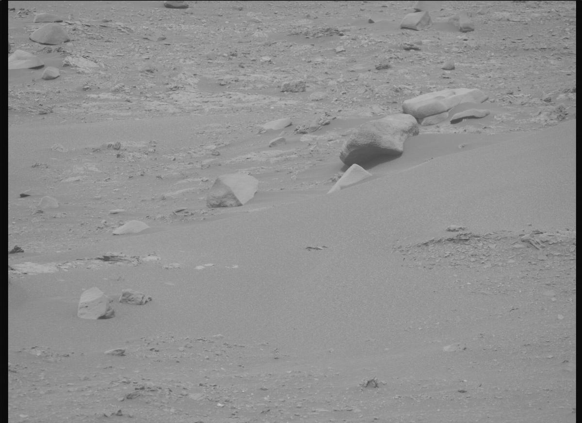 This image was taken by MCZ_RIGHT onboard NASA's Mars rover Perseverance on Sol 588