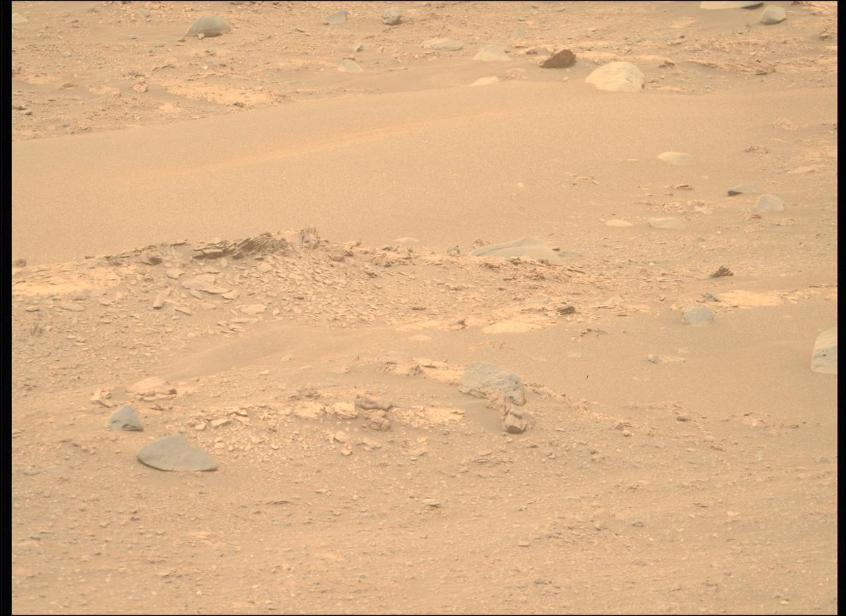 This image was taken by MCZ_RIGHT onboard NASA's Mars rover Perseverance on Sol 588