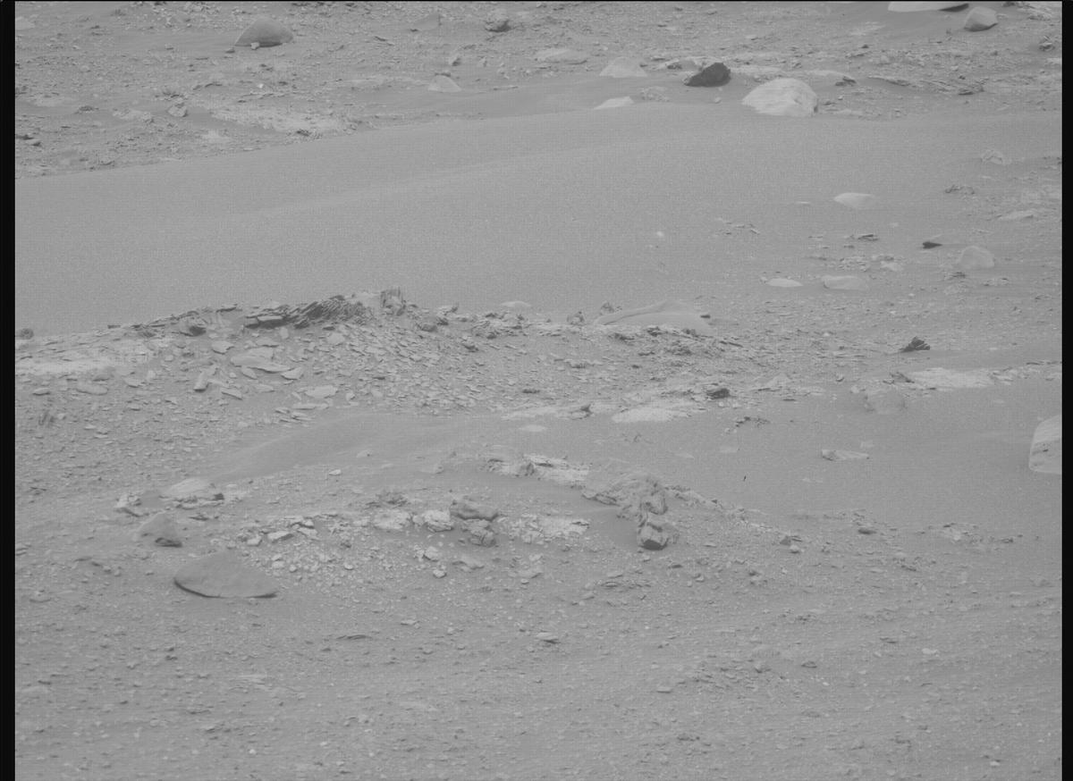 This image was taken by MCZ_RIGHT onboard NASA's Mars rover Perseverance on Sol 588
