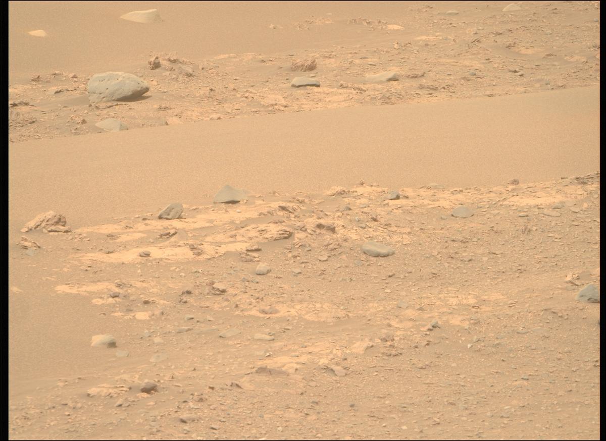 This image was taken by MCZ_RIGHT onboard NASA's Mars rover Perseverance on Sol 588