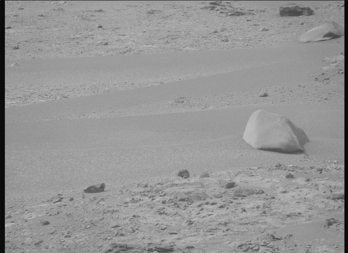 This image was taken by MCZ_RIGHT onboard NASA's Mars rover Perseverance on Sol 588