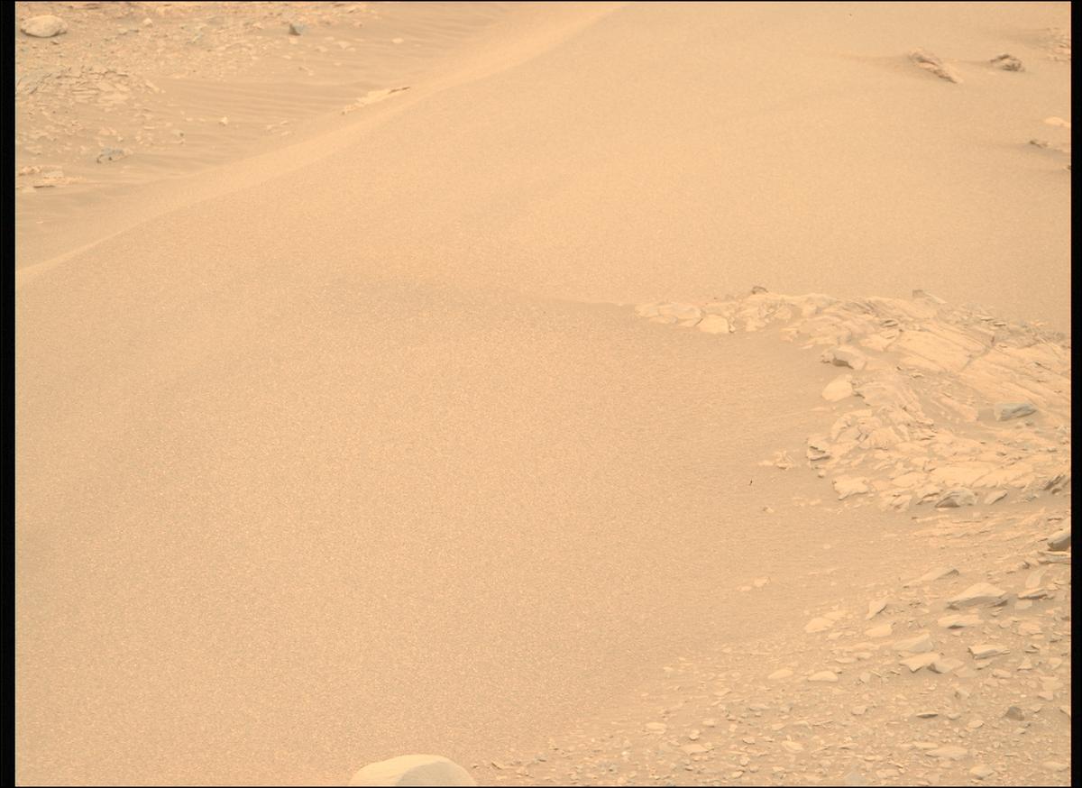 This image was taken by MCZ_RIGHT onboard NASA's Mars rover Perseverance on Sol 588