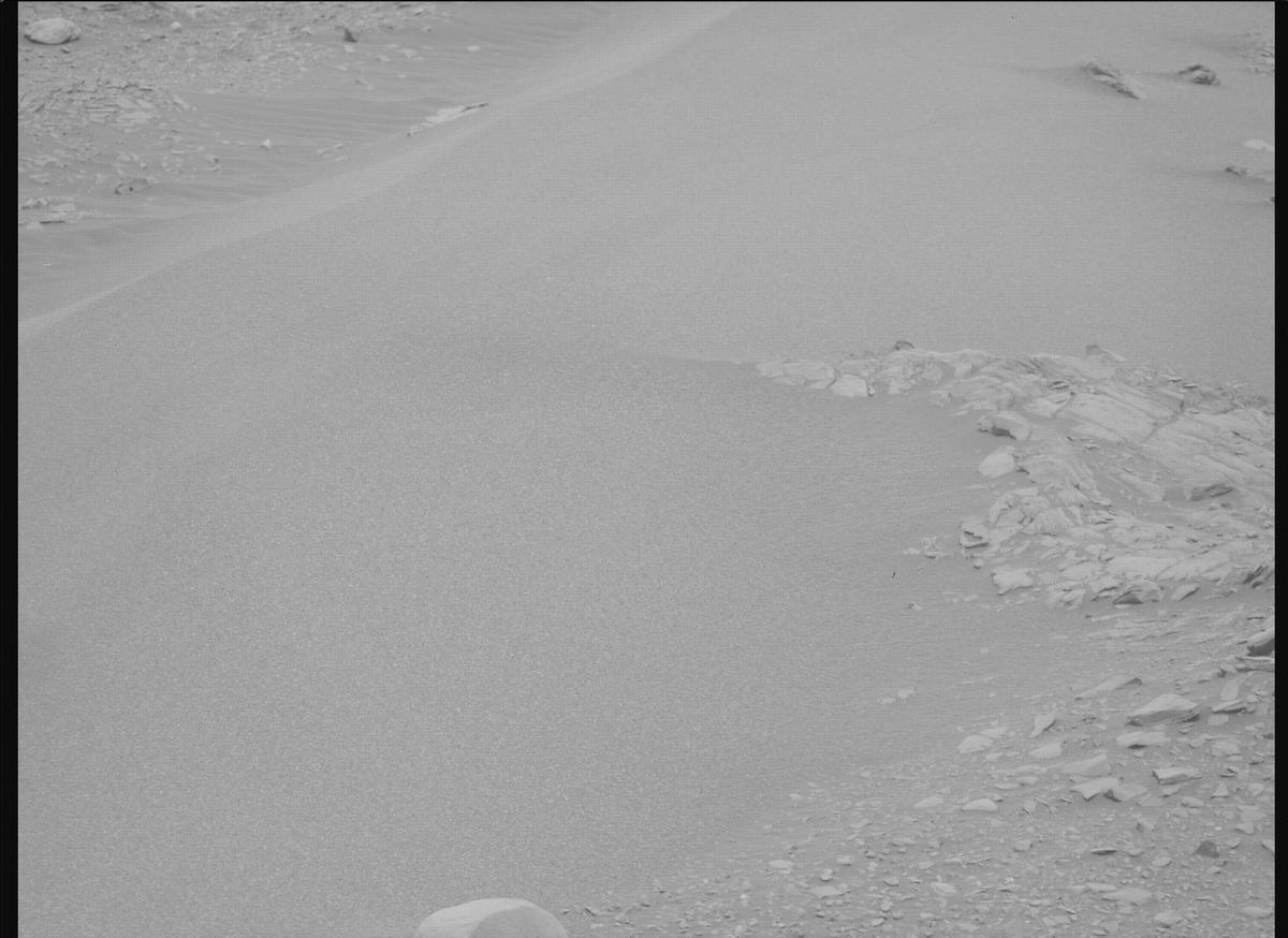 This image was taken by MCZ_RIGHT onboard NASA's Mars rover Perseverance on Sol 588