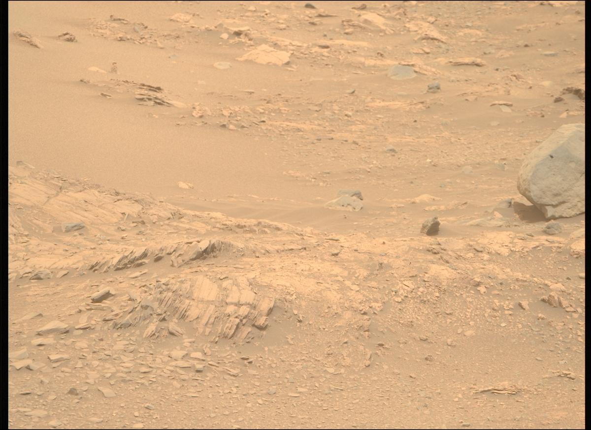 This image was taken by MCZ_RIGHT onboard NASA's Mars rover Perseverance on Sol 588