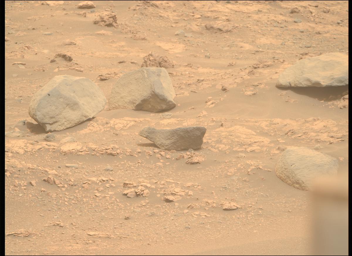 This image was taken by MCZ_RIGHT onboard NASA's Mars rover Perseverance on Sol 588