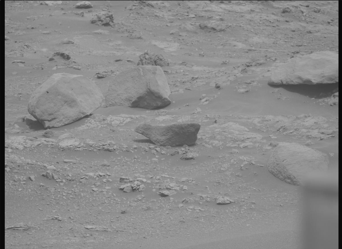 This image was taken by MCZ_RIGHT onboard NASA's Mars rover Perseverance on Sol 588
