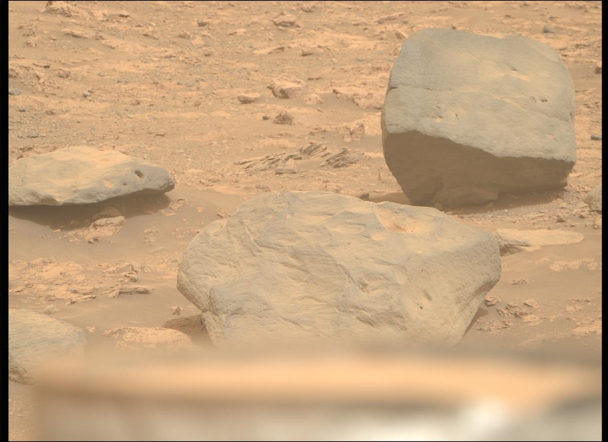 This image was taken by MCZ_RIGHT onboard NASA's Mars rover Perseverance on Sol 588
