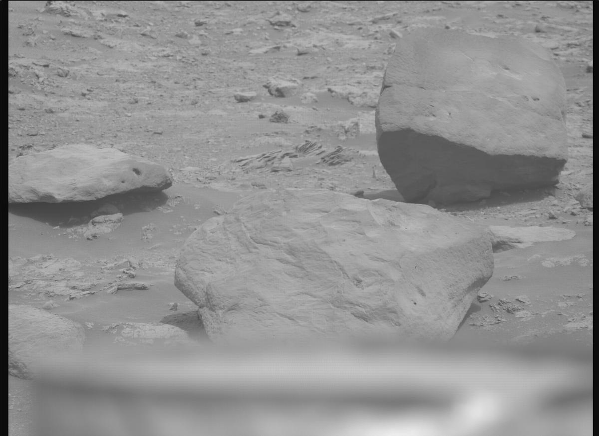 This image was taken by MCZ_RIGHT onboard NASA's Mars rover Perseverance on Sol 588