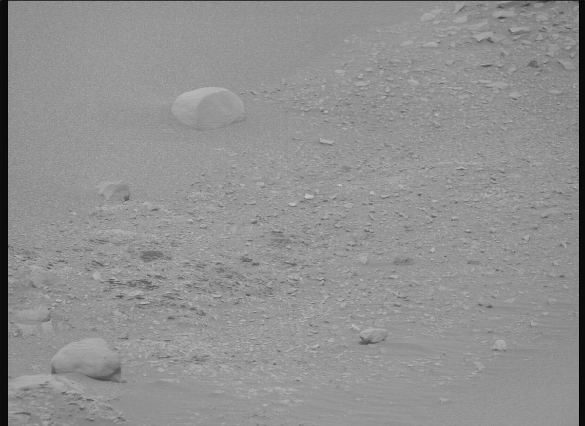 This image was taken by MCZ_RIGHT onboard NASA's Mars rover Perseverance on Sol 588