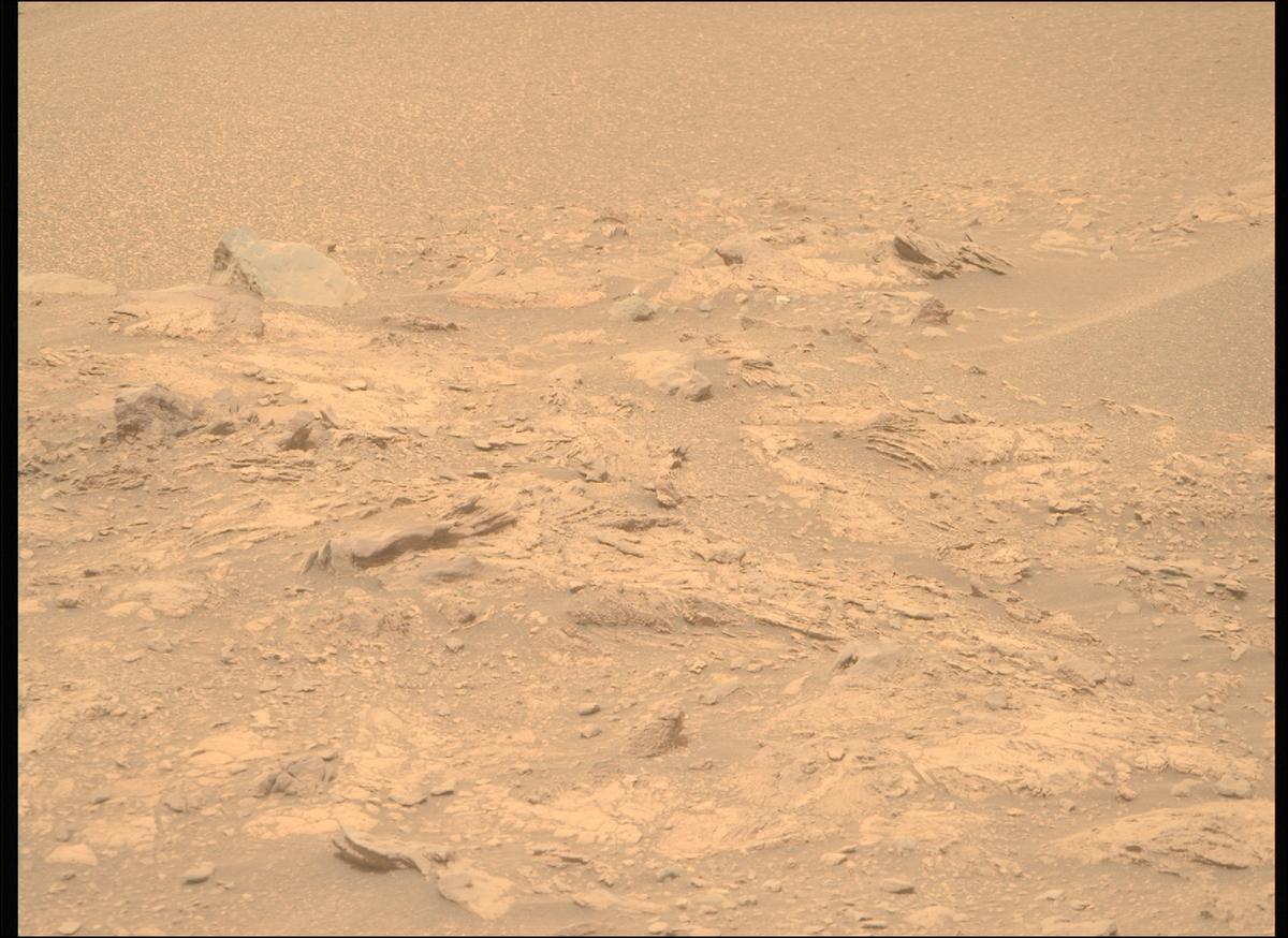 This image was taken by MCZ_RIGHT onboard NASA's Mars rover Perseverance on Sol 588