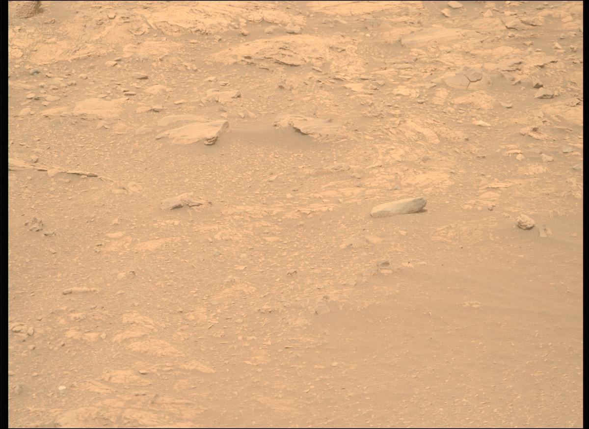 This image was taken by MCZ_RIGHT onboard NASA's Mars rover Perseverance on Sol 588