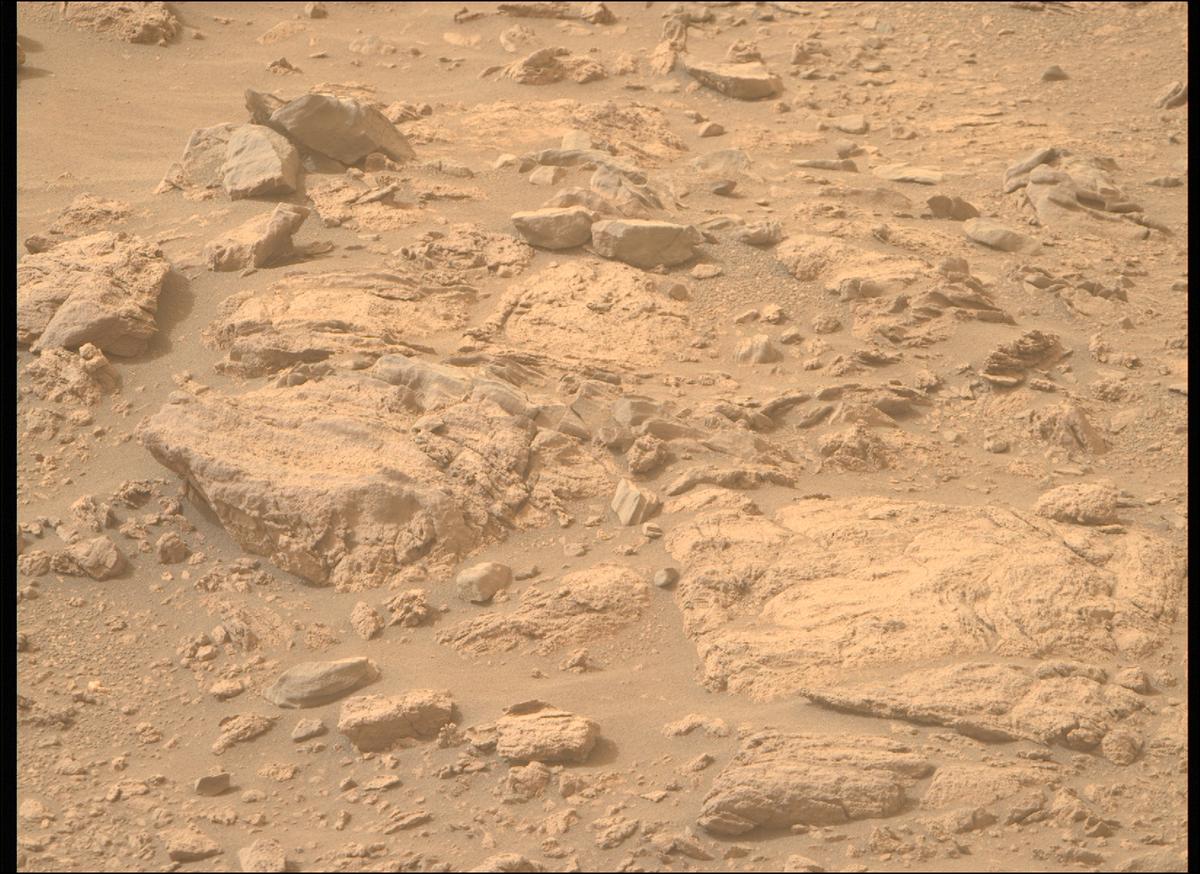 This image was taken by MCZ_RIGHT onboard NASA's Mars rover Perseverance on Sol 588