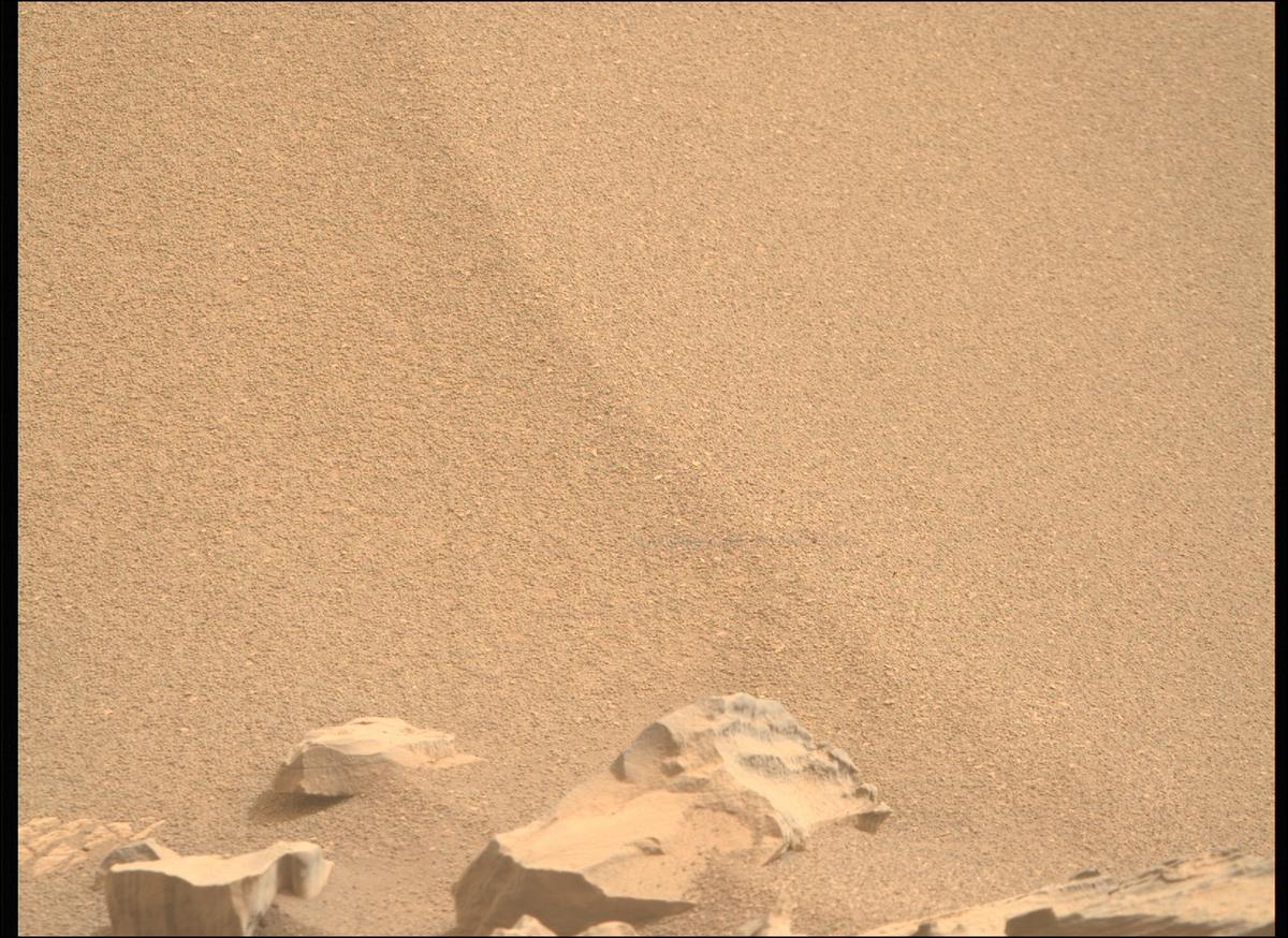 This image was taken by MCZ_RIGHT onboard NASA's Mars rover Perseverance on Sol 590