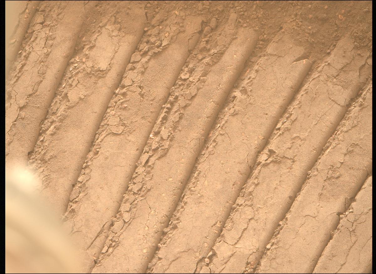 This image was taken by MCZ_RIGHT onboard NASA's Mars rover Perseverance on Sol 593