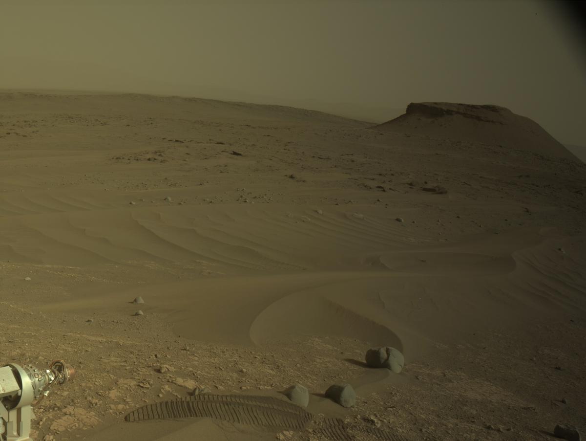 This image was taken by NAVCAM_RIGHT onboard NASA's Mars rover Perseverance on Sol 609