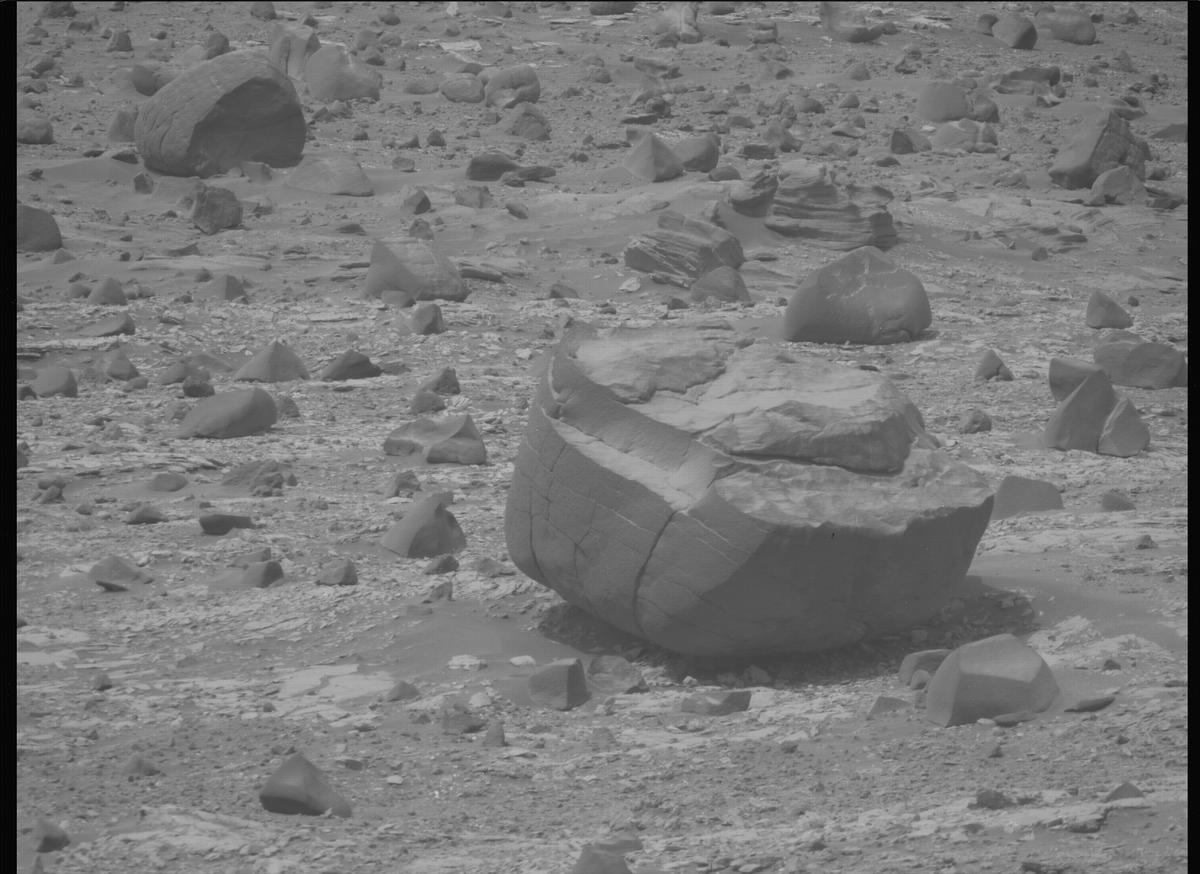This image was taken by MCZ_RIGHT onboard NASA's Mars rover Perseverance on Sol 609