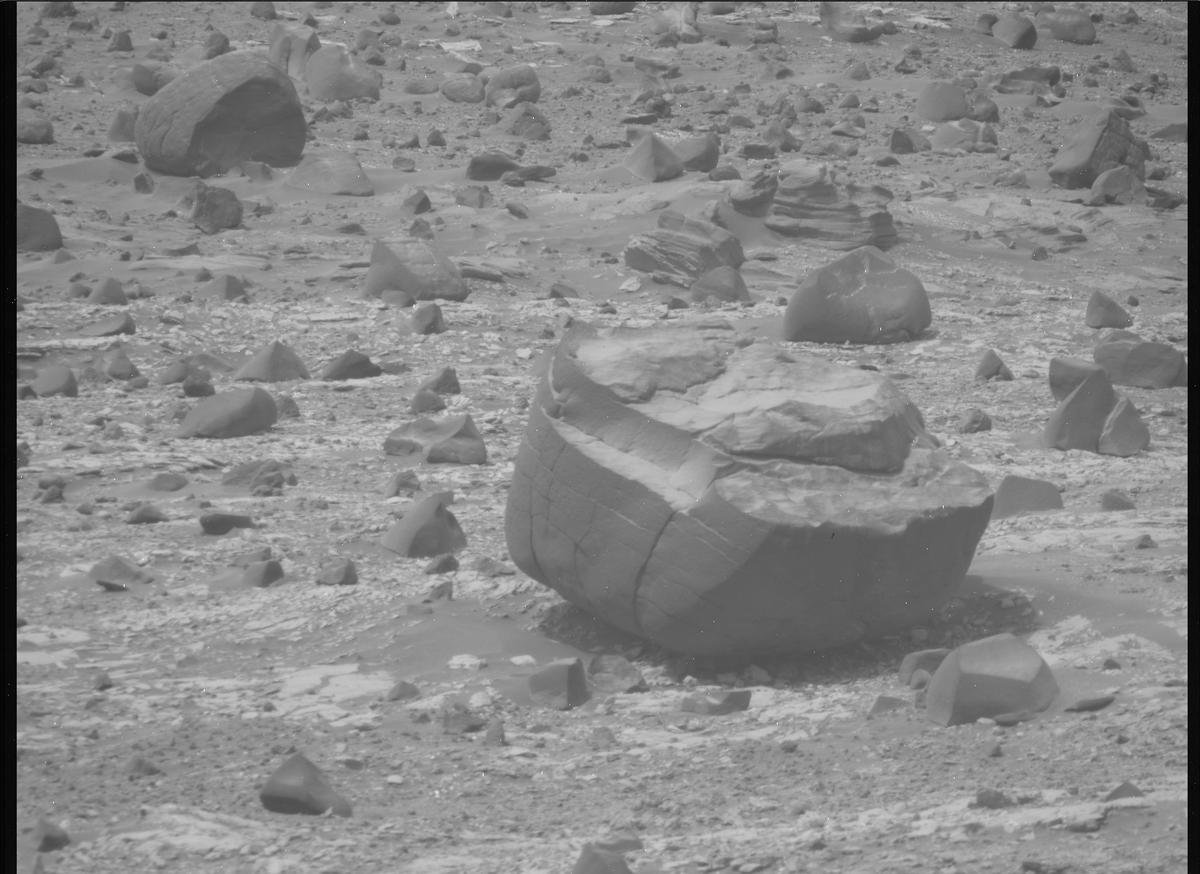 This image was taken by MCZ_RIGHT onboard NASA's Mars rover Perseverance on Sol 609