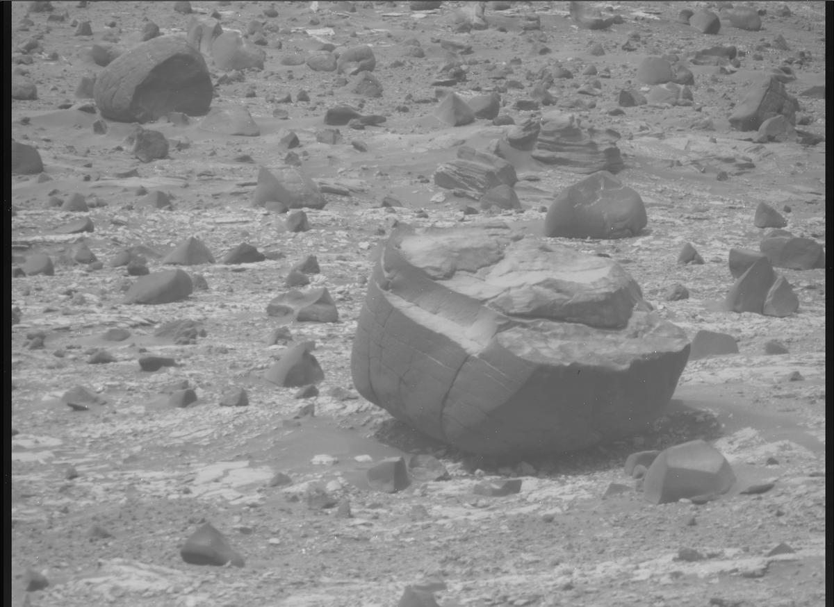 This image was taken by MCZ_RIGHT onboard NASA's Mars rover Perseverance on Sol 609