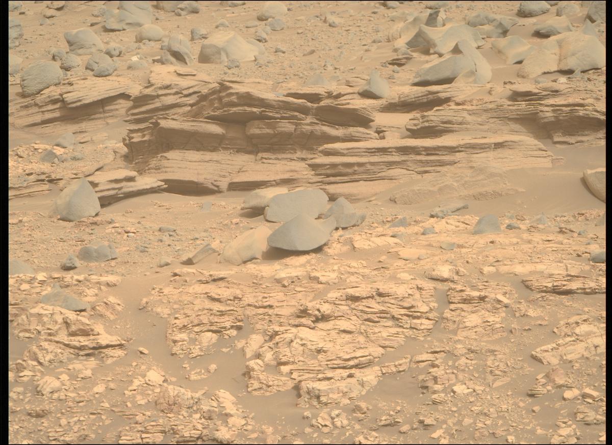 This image was taken by MCZ_RIGHT onboard NASA's Mars rover Perseverance on Sol 613