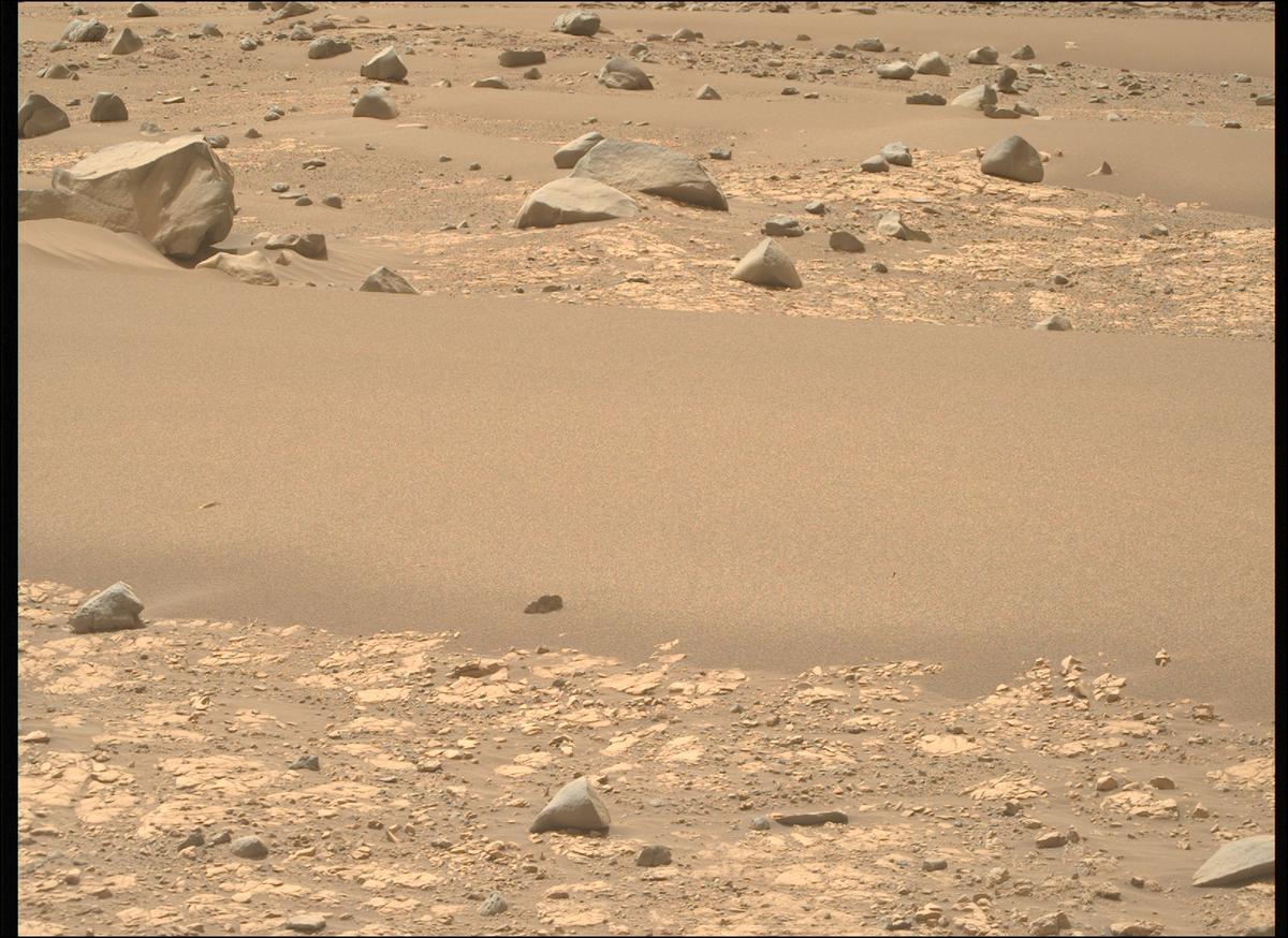 This image was taken by MCZ_RIGHT onboard NASA's Mars rover Perseverance on Sol 615