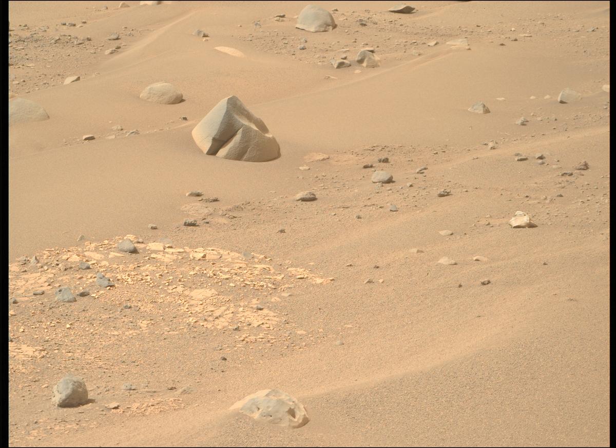 This image was taken by MCZ_RIGHT onboard NASA's Mars rover Perseverance on Sol 629