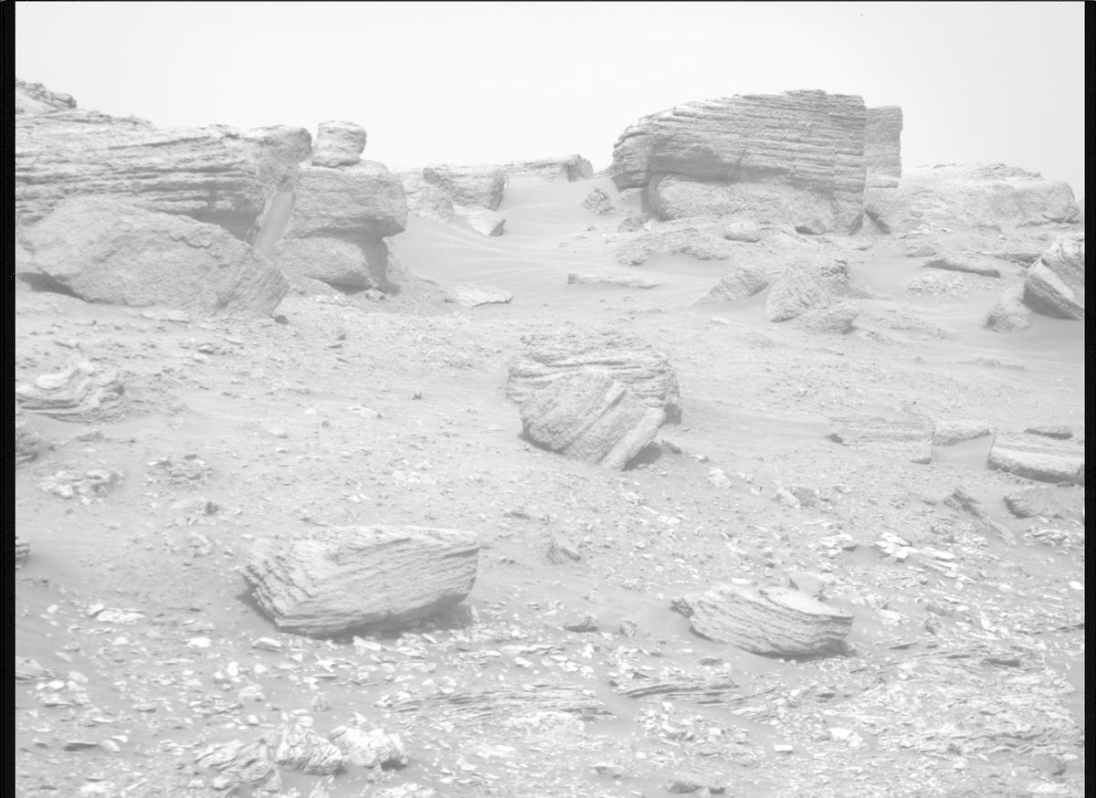 This image was taken by MCZ_RIGHT onboard NASA's Mars rover Perseverance on Sol 635