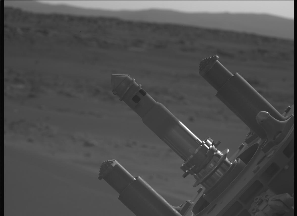This image was taken by MCZ_LEFT onboard NASA's Mars rover Perseverance on Sol 639