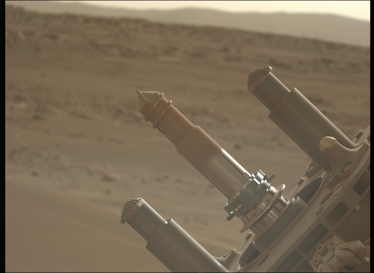 This image was taken by MCZ_LEFT onboard NASA's Mars rover Perseverance on Sol 639