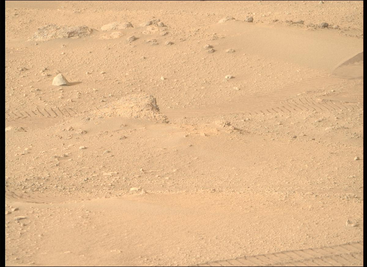 This image was taken by MCZ_RIGHT onboard NASA's Mars rover Perseverance on Sol 641