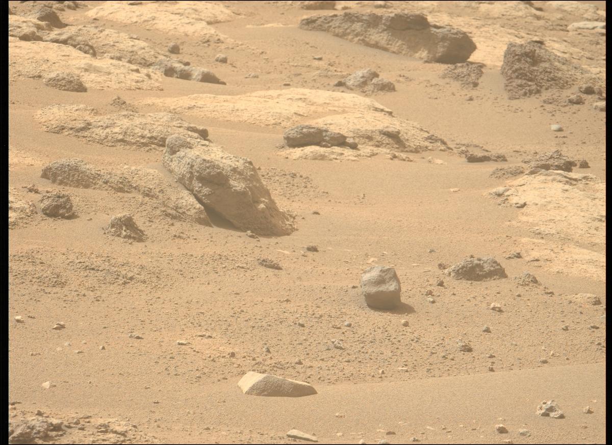 This image was taken by MCZ_LEFT onboard NASA's Mars rover Perseverance on Sol 642