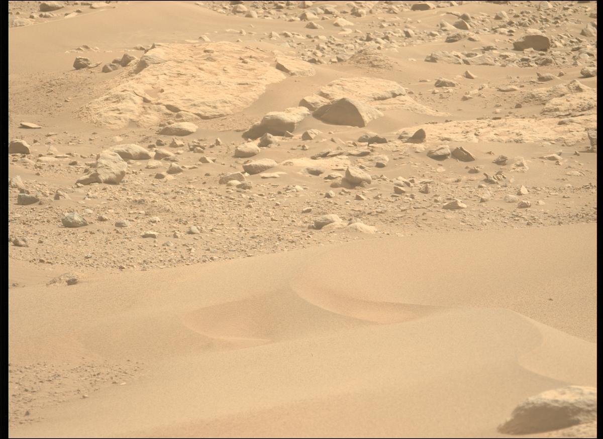 This image was taken by MCZ_LEFT onboard NASA's Mars rover Perseverance on Sol 642
