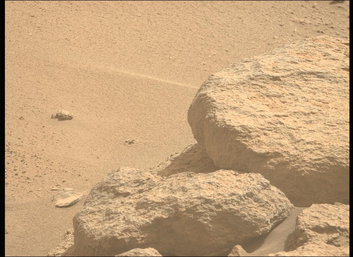This image was taken by MCZ_LEFT onboard NASA's Mars rover Perseverance on Sol 642
