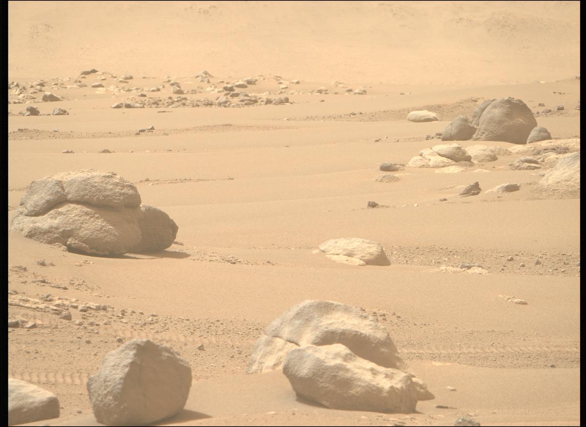 This image was taken by MCZ_RIGHT onboard NASA's Mars rover Perseverance on Sol 642