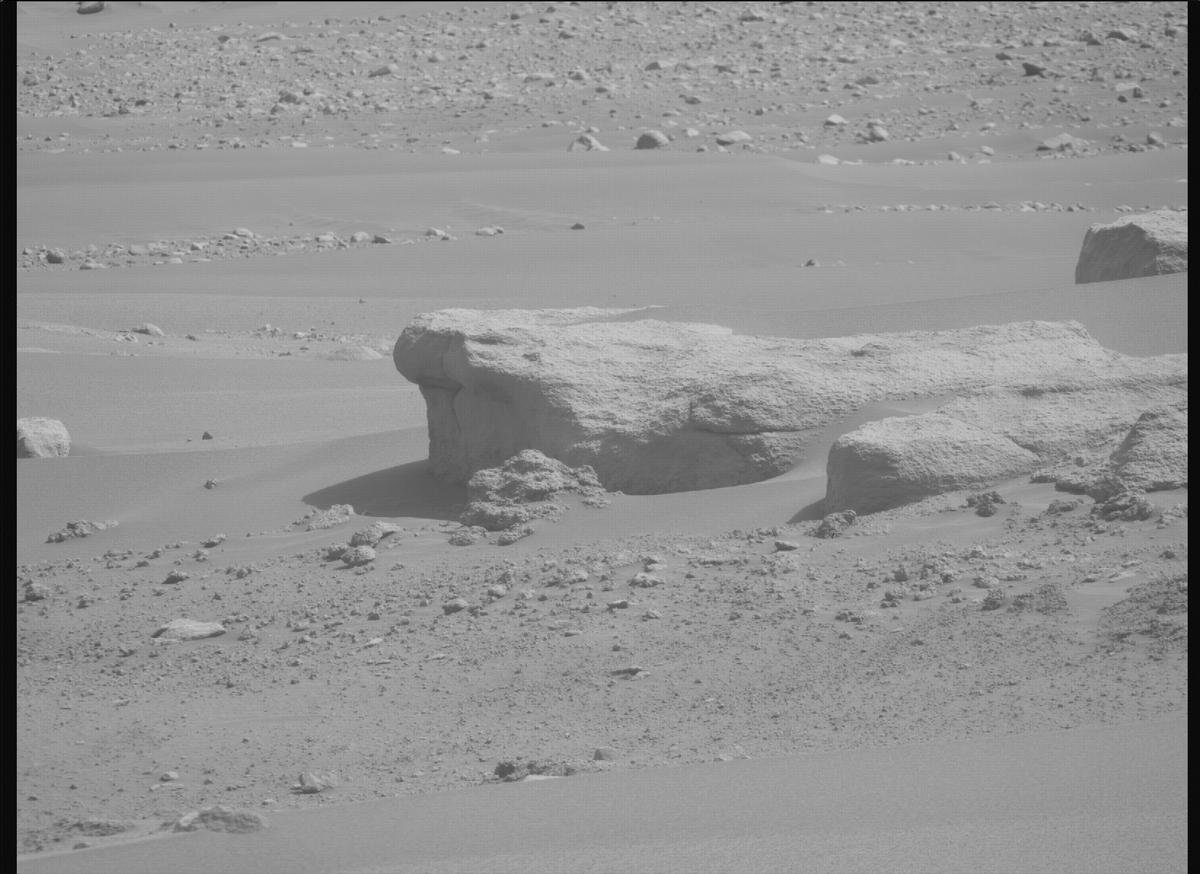 This image was taken by MCZ_RIGHT onboard NASA's Mars rover Perseverance on Sol 642