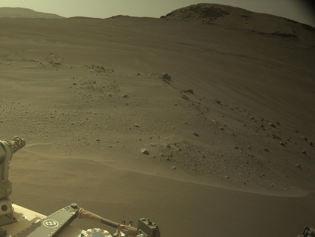 This image was taken by NAVCAM_LEFT onboard NASA's Mars rover Perseverance on Sol 646