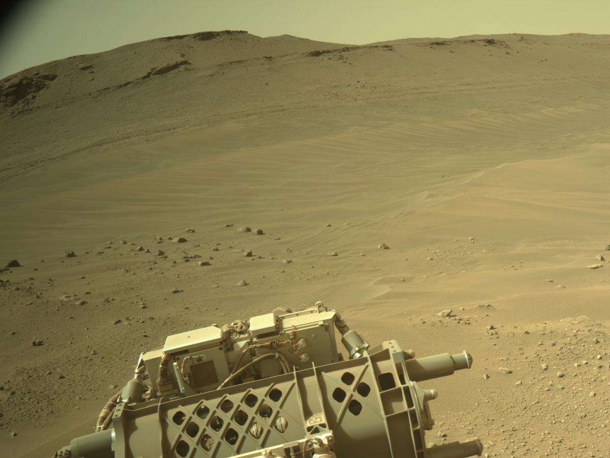 This image was taken by NAVCAM_RIGHT onboard NASA's Mars rover Perseverance on Sol 646